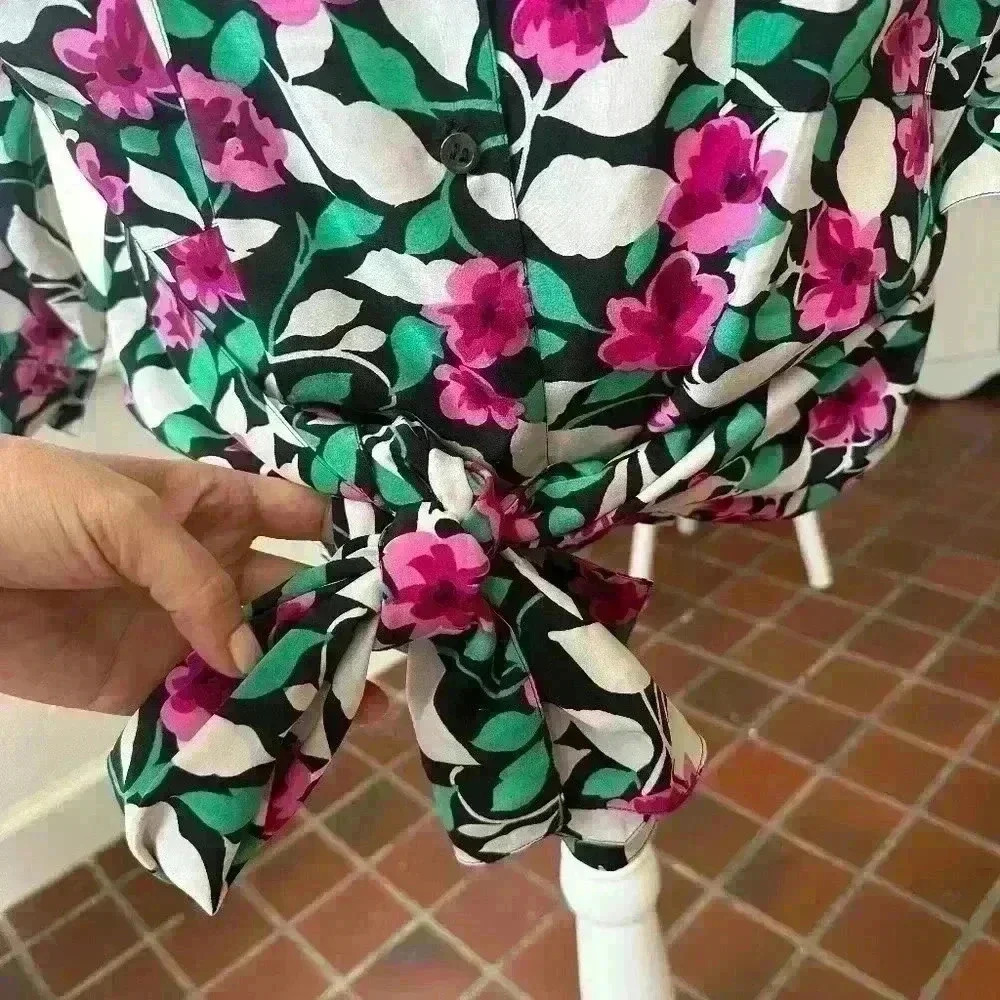 Pura Seta - 100% Pure Silk Blouse w/ shoulder pads & front pockets- Size 40 - Picture 2 of 5